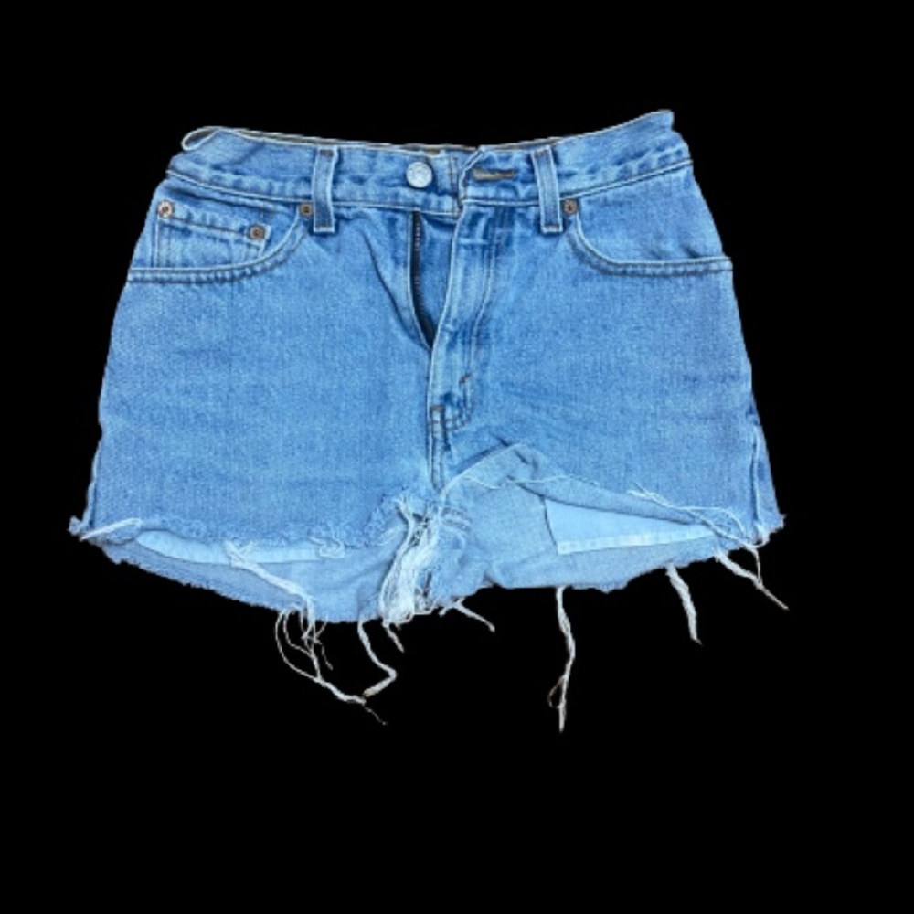 Levi’s 512 slim fit distressed denim shorts size 26